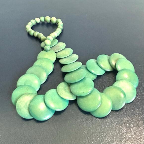 Vintage Green Wood Disc Bead Necklace – Graduated Flat Beads – Statement Jewelry - Picture 5 of 14
